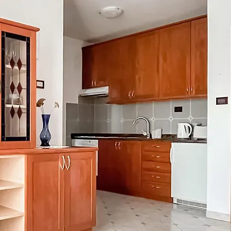 アパート 1 Bedroom Stunning In *