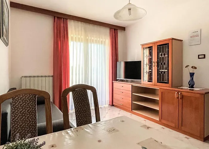 2 Bedroom Lovely In *